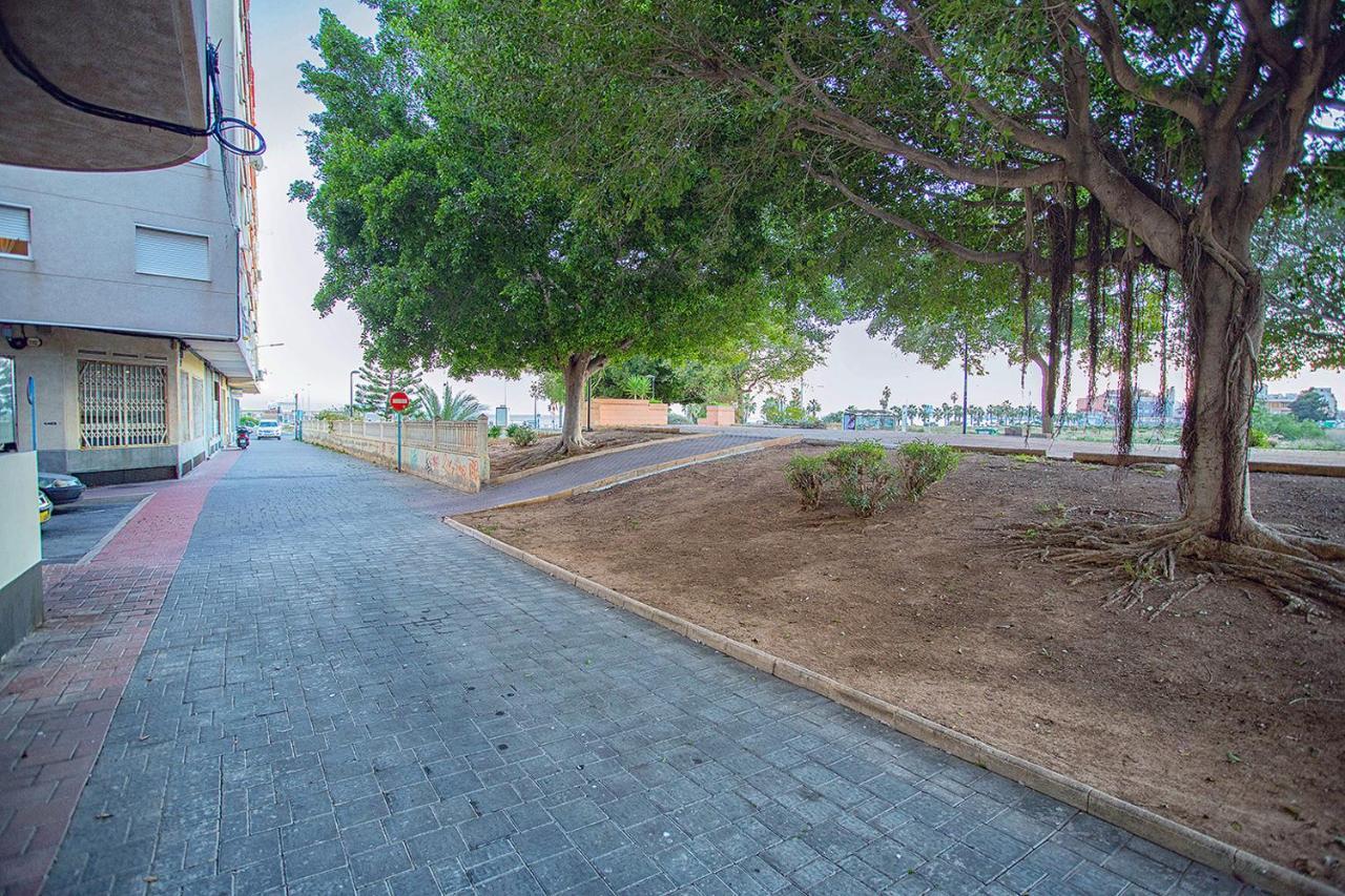 113 Beach And Trees - Alicante Holiday Торевьиа Экстерьер фото